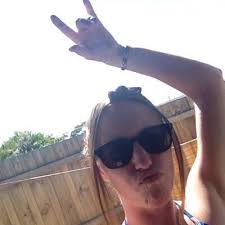 Melanie Lamont (@MelzaRose)