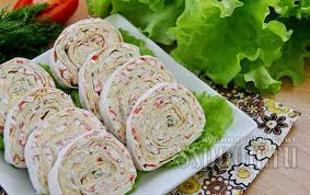 рулет из лаваша с крабовыми палочками и плавленым сыром Gotovim Rulet Iz Lavasha S Krabovymi Palochkami Poshagovyj Recept S Foto Vkusnyj Rulet Iz Lavasha S Krabovymi Paloch Idei Dlya Blyud Krabovye Palochki Recepty Nachinki