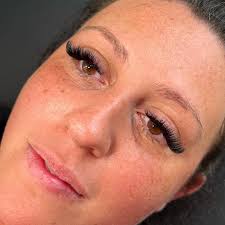 Flirty Lash & Body Sculpting