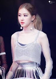 Blackpink S Rose Was Stealing The Night Despite Her Simple Hairdo And Styling Here S 10 Pictures To Be Appreciated Blackpink Rose Black Pink Blackpink