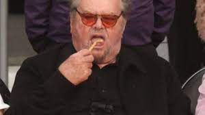Jack nicholson is an american actor who has a net worth of $400 million. Xxl Gonnung Hier Verputzt Jack Nicholson Pommes Burger Promiflash De