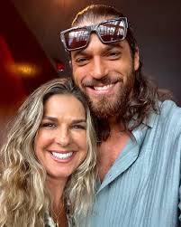 Paula Arroyo's Instagram, Twitter & Facebook