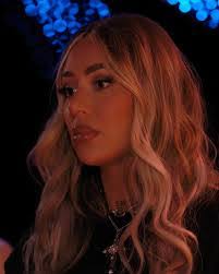 Moira Obrien's Instagram, Twitter & Facebook