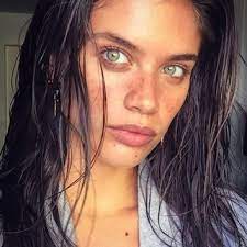 Watch sara sampaio s 10 minute morning routine. Sara Sampaio News Tips Guides Glamour