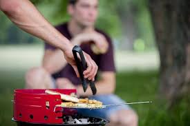 In bayern kann man bis zu fünfmal im jahr im garten grillen (bayoblg 2 z br 6/99). Grillen Welche Regeln Gelten Auf Dem Balkon Im Park Oder Im Garten Kolner Stadt Anzeiger