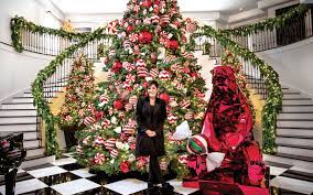 Idea para la cena durante la semana. How Celebrities Compete To Win The Holiday Decorating Olympics