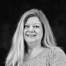 Leslie Rayfield's Instagram, Twitter & Facebook