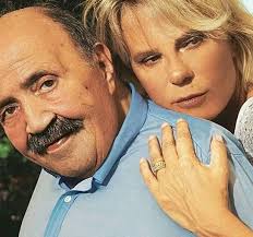 With tenor, maker of gif keyboard, add popular maria de filippi animated gifs to your conversations. Avete Mai Visto Il Figlio Di Maurizio Costanzo E Maria De Filippi Ecco Chi E E Cosa Pensa Maria Sul Suo Conto