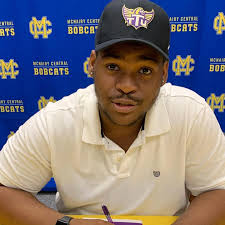 Senior Jabari McClendon has signed a letter of intent to play football at  TN Tech this fall. "Bari" is the first player to sign with a D1 school  since 2006. He plans