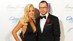 Родился 17 августа 1969 года в дорчестере, массачусетс, сша. Jenny Mccarthy Says Donnie Wahlberg Amazing With Her Son Abc News