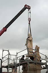 Karlův most je v současnosti nejstarším pražským mostem, nebyl. Sochy Na Karlove Moste Wikipedie