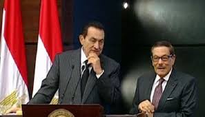 توفي صفوت الشريف، وزير الإعلام الأسبق، ورئيس مجلس الشورى الأسبق، مساء الأربعاء، بعد صراع مع مرض السرطان. Qotiqdbstnndxm
