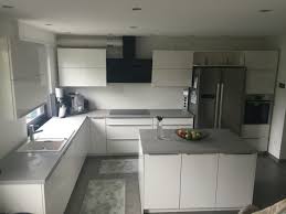 Welche Arbeitsplatte Zu Weiser Hochglanzkuche Wei C3 9fe K Bcche Kchen Weiss Mit Grau Meredithweddings Of Wel Kuche Beton Kuche Hochglanz Weiss Kuche Hochglanz