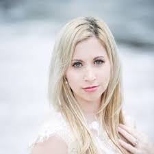 Larissa Roberts's Instagram, Twitter & Facebook