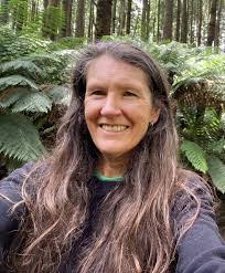 Catherine Loria's Instagram, Twitter & Facebook