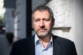 Simonka györgy eu summit herbál reality euronews hungarian prime minister ding dong song gunther licking nyelv facebook fidesz orbán viktor orbán licky viki. Simonka Gyorgy 1 Hpgy Pestisracok