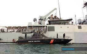 Zee adalah zona yang luasnya sejauh 200 mil laut dari garis pantai suatu negara. Bernama Op Benteng Panglima Atm Tinjau Perairan Zon Ekonomi Eksklusif Di Selat Melaka