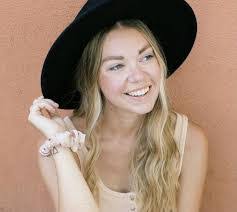 Janet Hibdon's Instagram, Twitter & Facebook