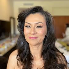 Maquillaje con aerógrafo, Se puede usar en pieles maduras, Hay fórmulas  siliconadas muy flexibles que no se cuartean, no resecan la piel, que  rellenan poros y disminuyen la apariencia de finas líneas