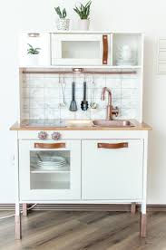 Ikea Duktig Hack So Gestaltest Du Die Spielkuche Individuell Um Ikea Spielkuche Ikea Kuche Kinder Ikea Duktig
