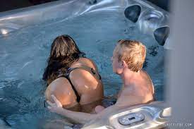 Fun Bikini Swimming pool Jacuzzi Porn Pic - EPORNER