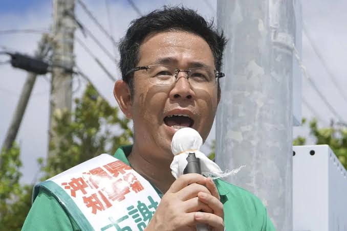 沖縄県知事選・自民推薦候補の集会に「1000円飲み放題」報道で公選法違反の疑い…安倍元首相「桜を見る会」に重なる影 | 女性自身