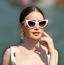 What about that pact? : r/EmilyInParis