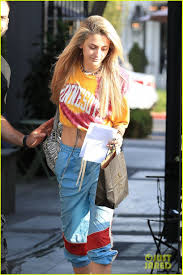 Paris Jackson Debuts New Blonde Hairdo See The Pics Paris Jackson Michael Jackson Daughter Jackson