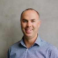 2300+ profilů „Wooster“