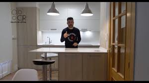 Aquí puedes encontrar fotos con ideas de diseño de interiores. Cocina Con Barra Peninsula En Madera Y Blanco Moderna Una Reforma De Cocinas Santos Cjr Youtube