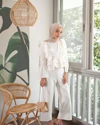 Bahkan dalam pesta pernikahan, bisa jadi kamu dan pasangan lebih menarik perhatian tamu yang datang. Inspirasi Outfit Kondangan Wanita Yang Kekinian Blog Unik