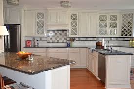 Of course, you can assume that you could pair white cabinets with nearly any granite counters, which would be correct. Off White Cabinets With Black Granite Brown Black Kitchen Granite Home Design Idea Pictu White Kitchen Cabinets Black Granite Countertops White Granite Kitchen