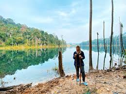 Set amidst the new housing area at setia eco park, this community trail is suitable for hikers of all types of fitness level! Hiking Bukit Setia Alam Trail A Ke Mirror Lake Bukit Sapu Tangan Azyyati Liah
