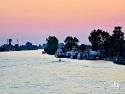 The port of sulina is a romanian port situated on the black sea, close to the northern border with ukraine.located in sulina, it is the last city through which the danube flows before entering the black sea.the port has a quay length of 5,940 m (19,490 ft) and depths of between 2.5 m (8.2 ft) and 7.5 m (25 ft). Private Ferienvermietung Sulina Was Sie Wissen Sollten Iha Com