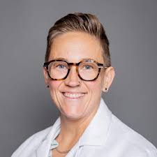 Courtney Garber's Instagram, Twitter & Facebook