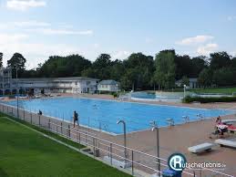 Jump from 10m and hope for. Freibad Stadion Frankfurt Am Main Erlebnisbericht Rutscherlebnis De