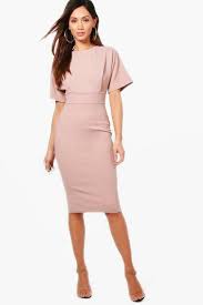 Plus une pièce est simple et plus son créateur est reconnaissable : Robe Fourreau Midi Habillee Nouee A La Taille Petite Rose Poudre 32 Rose Poudre From Boohoo On 21 Buttons
