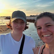 My good friend Karie Fugett @kariewrites wrote a breathtaking memoir called  ✨ALIVE DAY✨ that is out today!! I get to be with her this week, here in  southern Alabama where the story