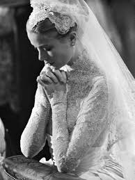 Als die fürstin an der seite ihres vaters michael kenneth wittstock zum altar geführt wurde, klatschen die. Aus Welchen Materialien Ist Grace Kellys Brautkleid Grace Kelly Kate Middleton Hochzeitskleid Grace Kelly Hochzeit