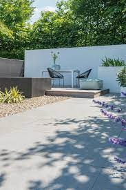 moderne tuin bestratingsweb nl beton tuin tuin buitendecoraties