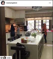 Sebelum ni masa dato' siti upload gambar dengan ahli keluarga datuk seri anwar, ada yang mempersoalkan. Megah Bak Istana Sultan Inilah Foto Eksklusif Dalam Rumah Dato Siti Nurhaliza Datuk Khalid Tinggal Soya Lemon