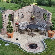 Für eine niedrige mauer aus betonstein zahlen sie etwa 50 bis 100 eur materialkosten pro qm. Eine Steinmauer Im Garten Erzeugt Direkt Eine Ganz Andere Ausstrahlung 11 Beispiele Zur Inspiration Diy Bastelideen