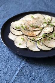 Comme Moi Decouvrez La Recette Carpaccio De Radis Noir Et Grenade Recette Recettes De Cuisine Alimentation Cuisine Diet