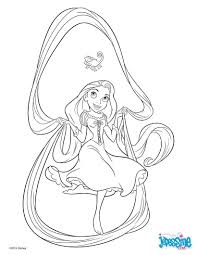 Un Coloriage Sur Le Conte Disney De Raiponce Avec La Princesse Qui Joue Avec Ses Long Cheveux Un Beau Coloria Coloriage Raiponce Coloriage Coloriage Princesse