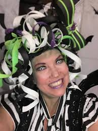 Bamboo and yarn judge's wig DIY