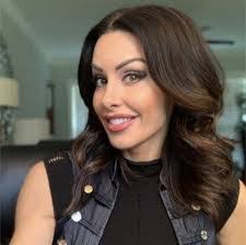 Allison Collins's Instagram, Twitter & Facebook