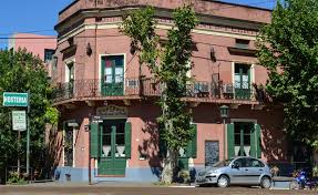 Hoy todos podemos ser artífices de la historia que viene, para que el teatro colón continúe llevando la excelencia de sus artistas al público y pueda seguir formando a los músicos, cantantes y bailarines. Colon Yesterday Today And Always