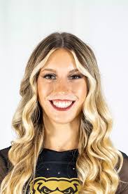 Kelly Loepp's Instagram, Twitter & Facebook