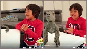 Socialblade is a premiere youtube community where you can chat with other youtubers. Youtube S Top Earner A 7 Year Old Made 22 Million Playing With Toys