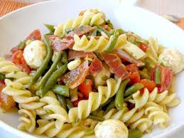 Recette De Salade De Fusilli Aux Couleurs D Italie Recette Fusilli Recette Salade Salade Italienne